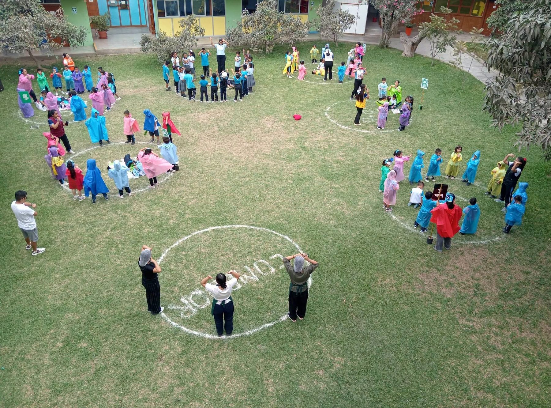 Actividad recreativa escolar al aire libre